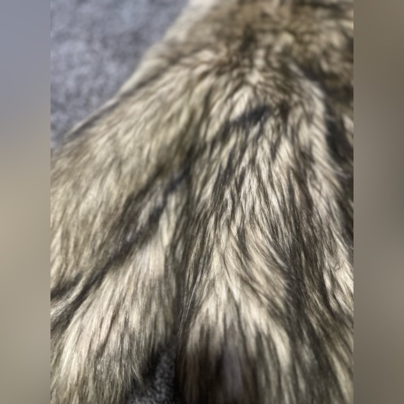 Michael Michael Kors Cropped Faux Fur Jacket with 3/4 Sleeves, Size M - Picture 4 of 7